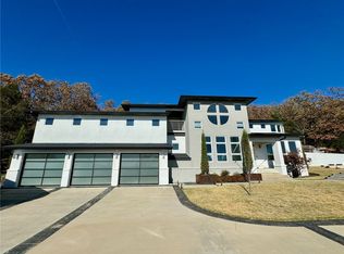 2364 N Fox Trl, Fayetteville, AR 72703