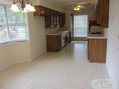 3rd image of 2504 Teakwood Ln