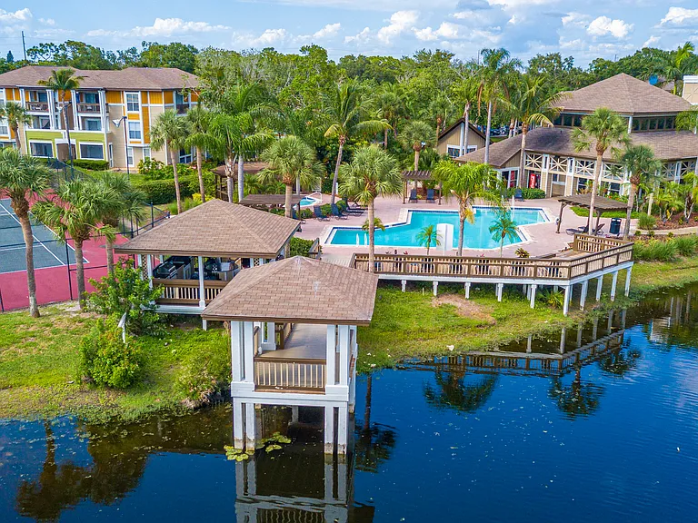 Palm Cove Apartments — Photo 83