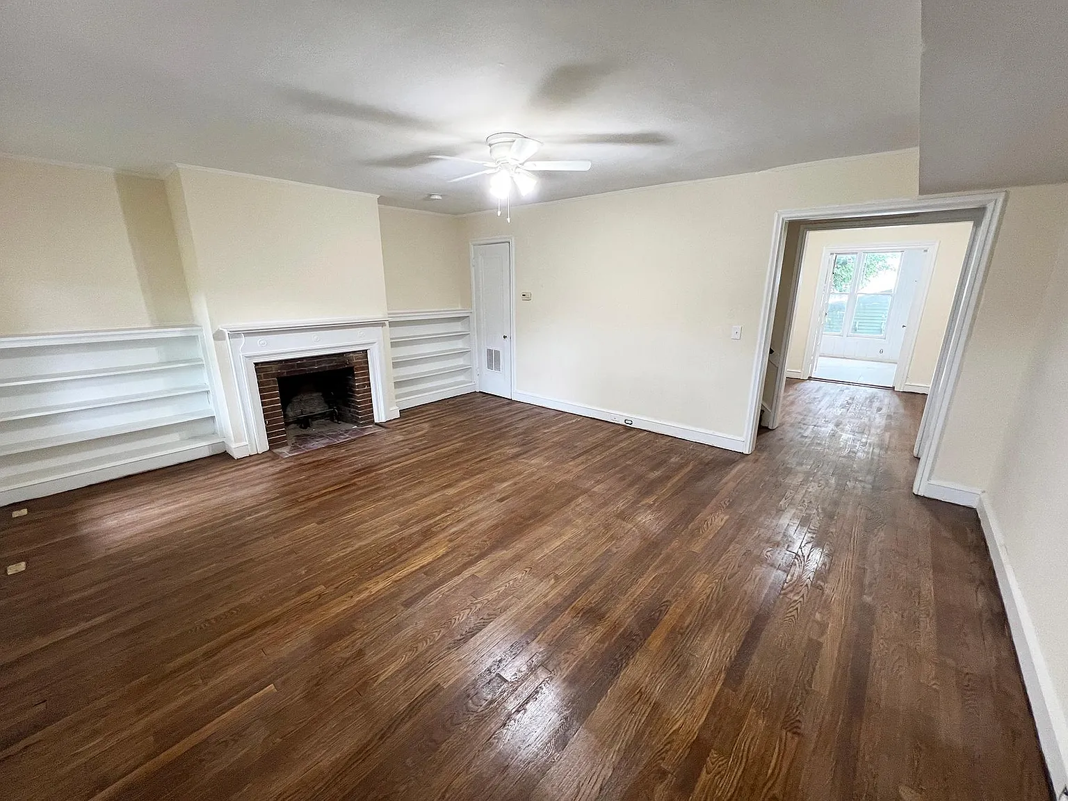 6 bed, 2700 sqft, $7,150 — Photo 3