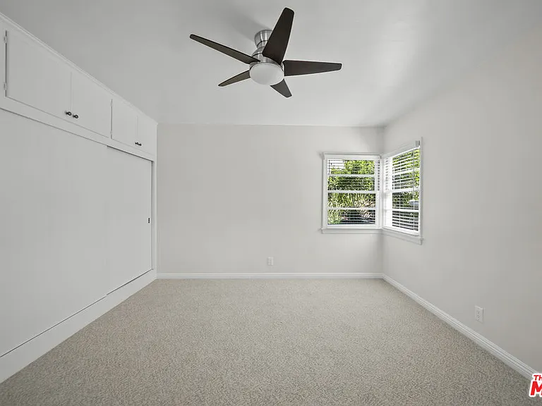 100 E Kenneth Rd — Photo 11