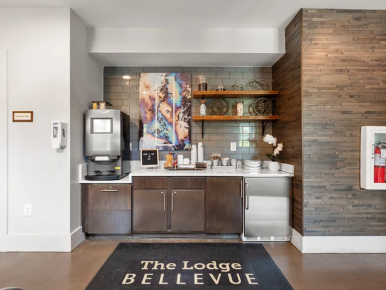 The Lodge Bellevue — Photo 24