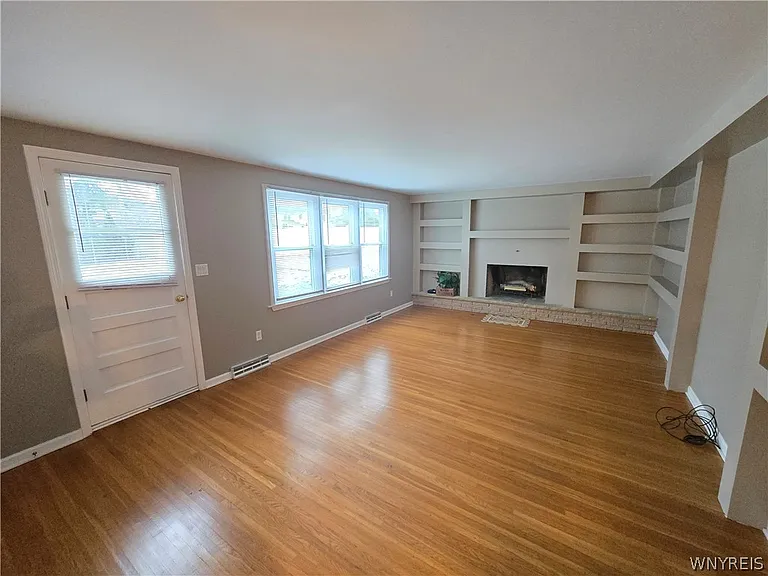 161 Foxpoint Dr W — Photo 15