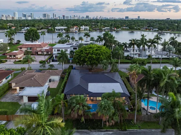 1141 N Northlake Dr, Hollywood, FL 33019