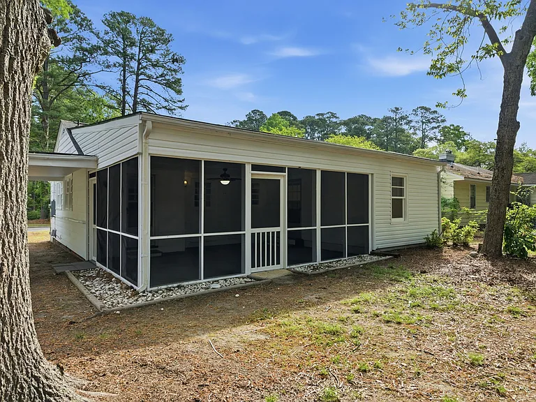 211 S Circle Dr — Photo 12