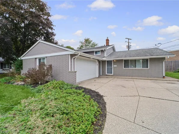 25090 Arlington Ln, North Olmsted, OH 44070
