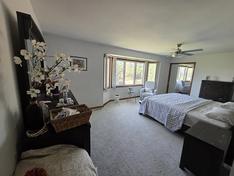 1152 Congress Dr — Photo 20