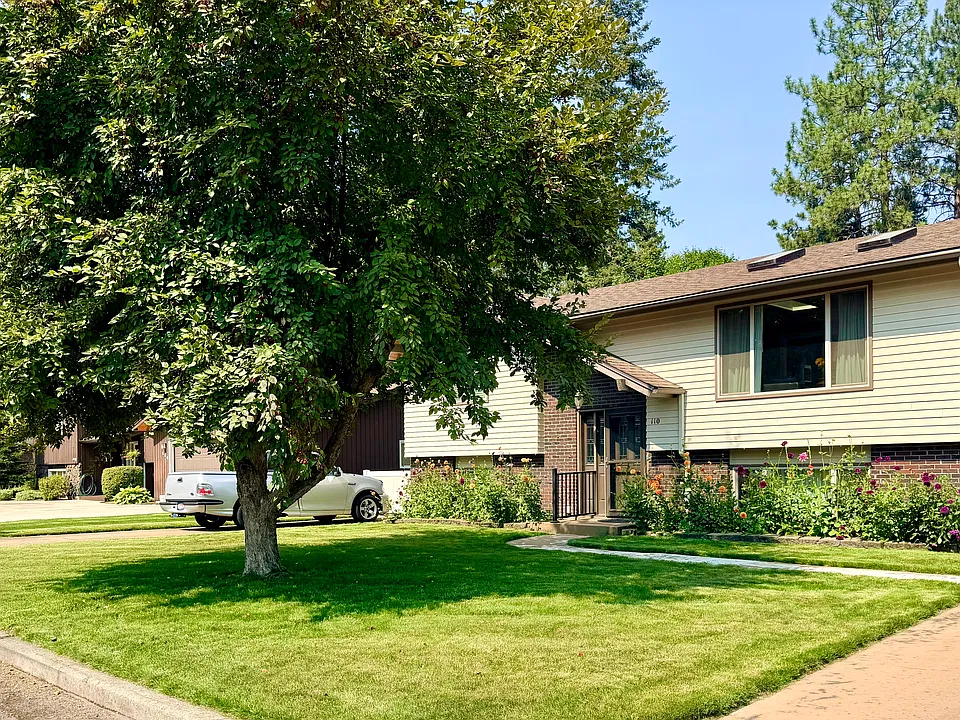 110 W Florence Ave