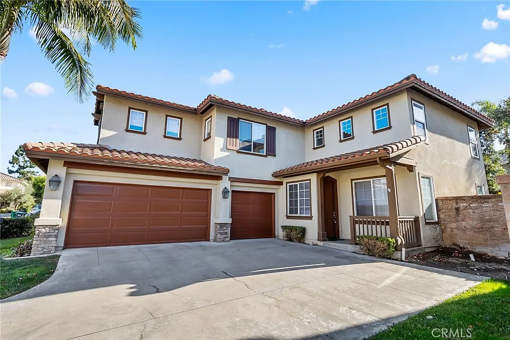 4 bed, 2.5 bath, 2430 sqft, $5,250 — Photo 2