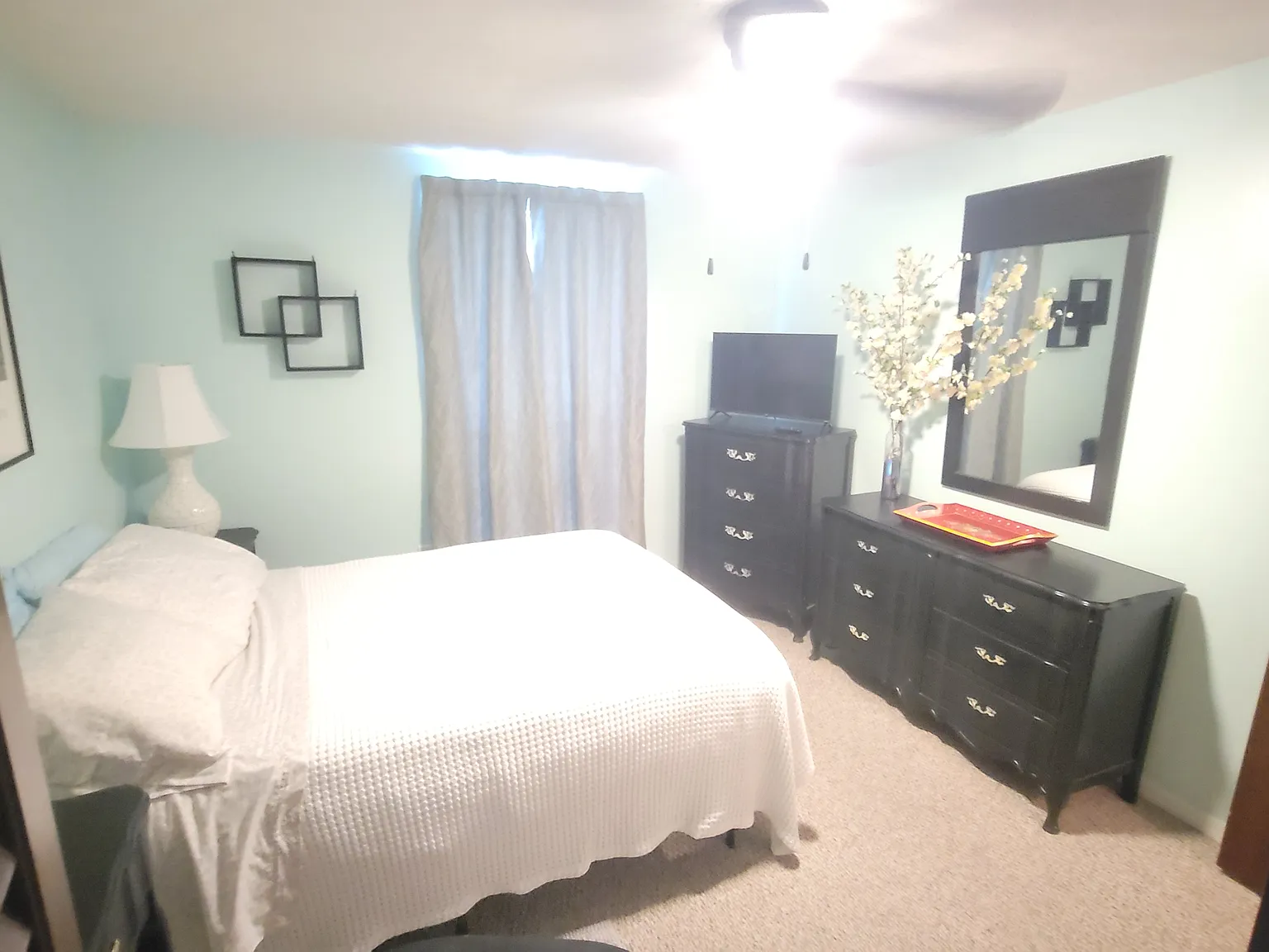 5 bed, 3000 sqft, $875 — Photo 2