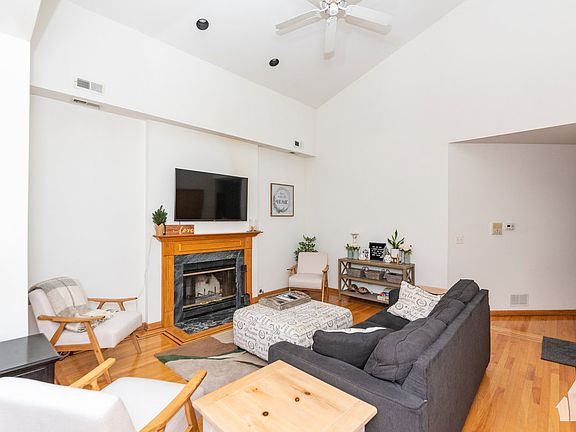 5th image of 1940 W Diversey Pkwy APT 1W