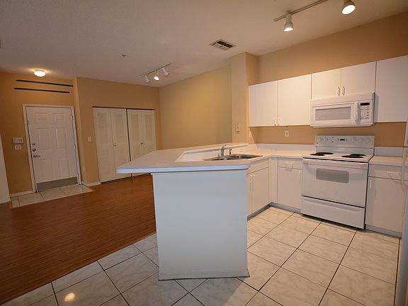 4th image of 625 Fairway Dr APT 103