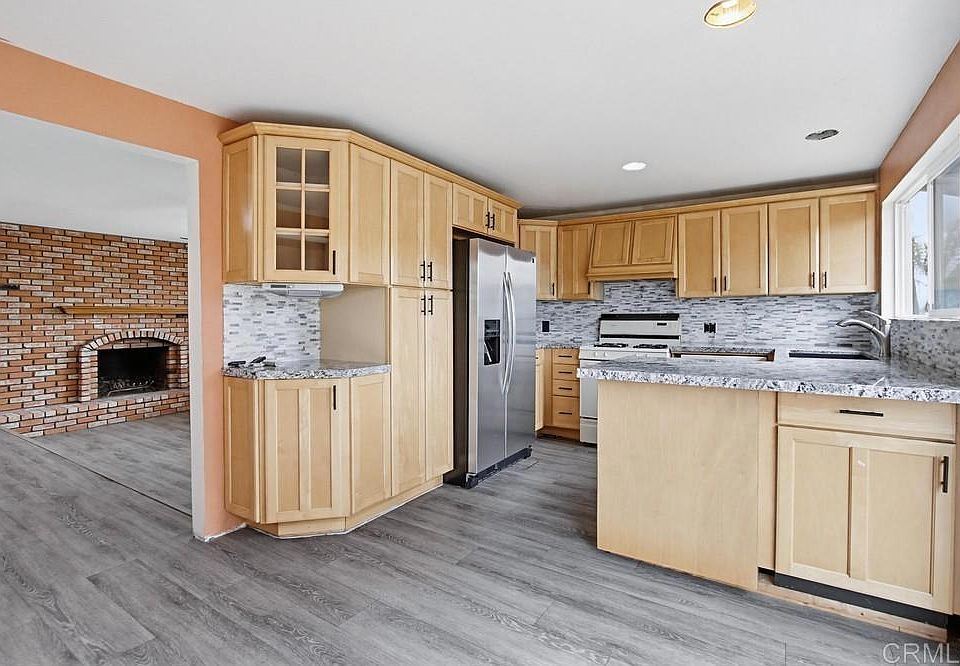1st image of 8549 De Vos Dr