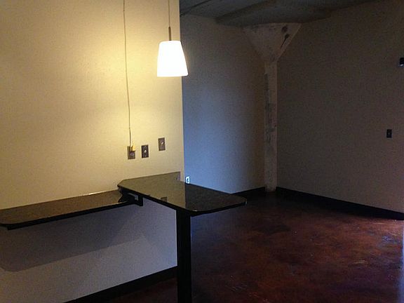5th image of 2205 McKinney St APT 408