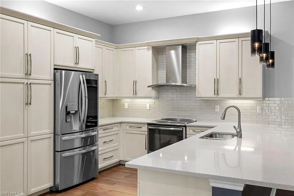 3 bed, 2.5 bath, 2052 sqft, $5,000 — Photo 1