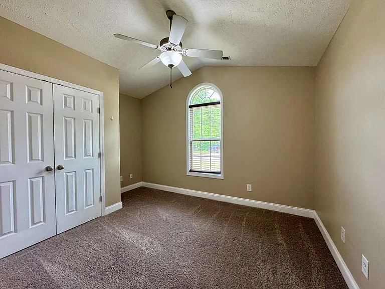 230 Hunters Creek Dr — Photo 17
