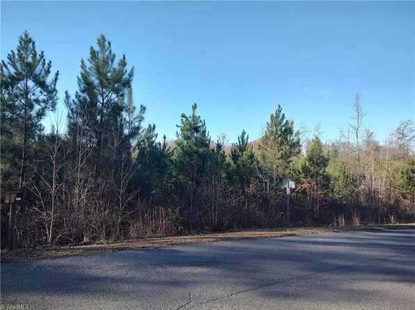138 Harborgate Dr, Denton, NC 27239