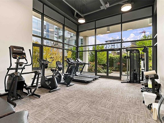 5th image of 960 Yates St #204