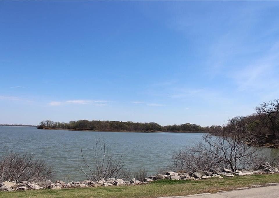 1st image of 25 Oakbrook Dr