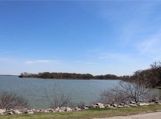 25 Oakbrook Dr, Lewisville, TX 75057