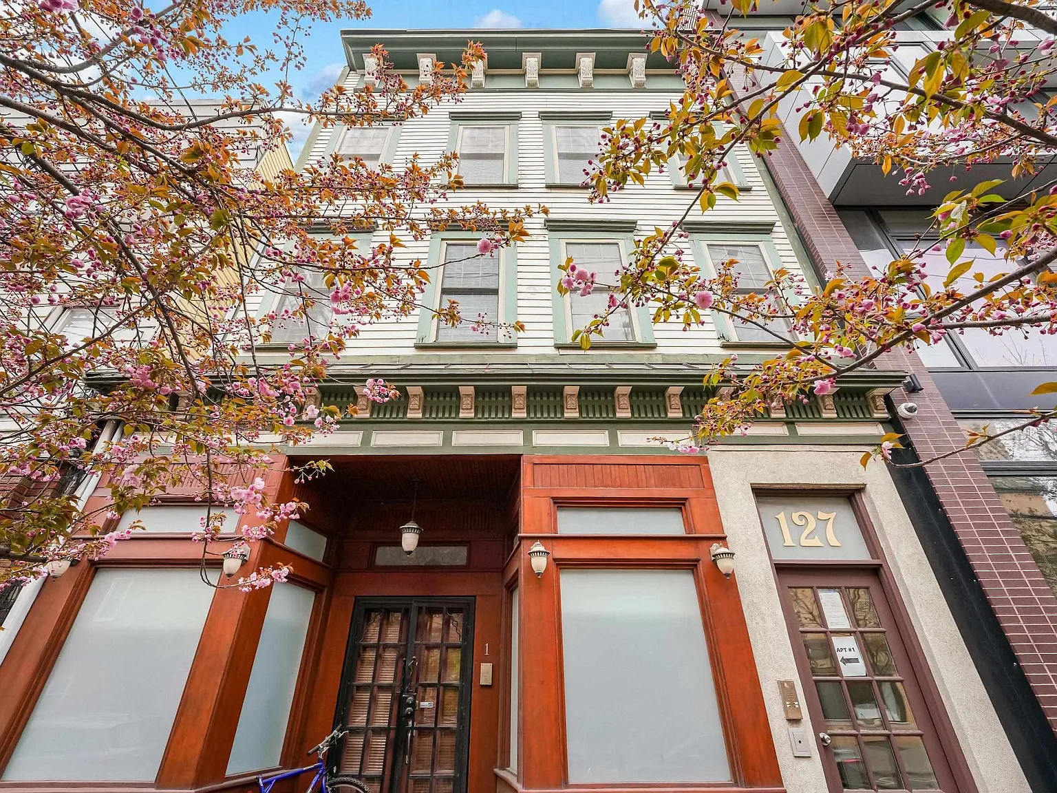 2 bed, 1.0 bath, 705 sqft, $3,500 — Photo 2