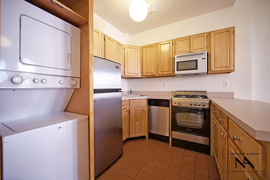 896 Union Street — Photo 2