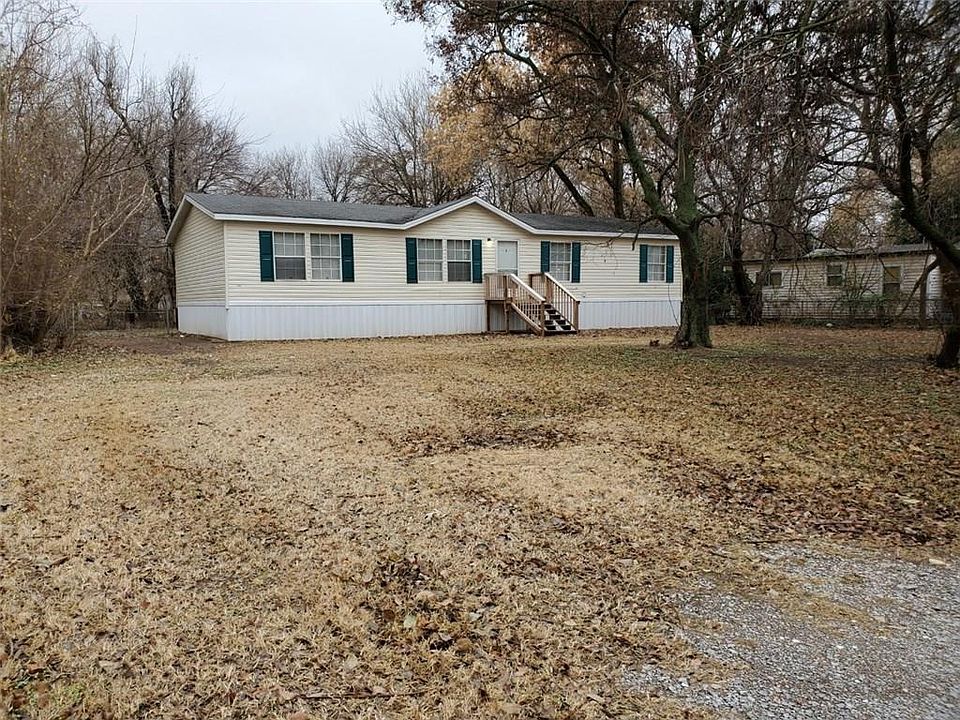 1st image of 920 SE 12th St
