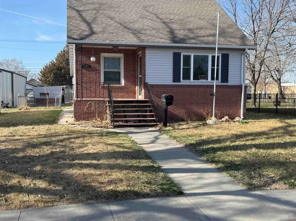 711 11th St, Gothenburg, NE 69138