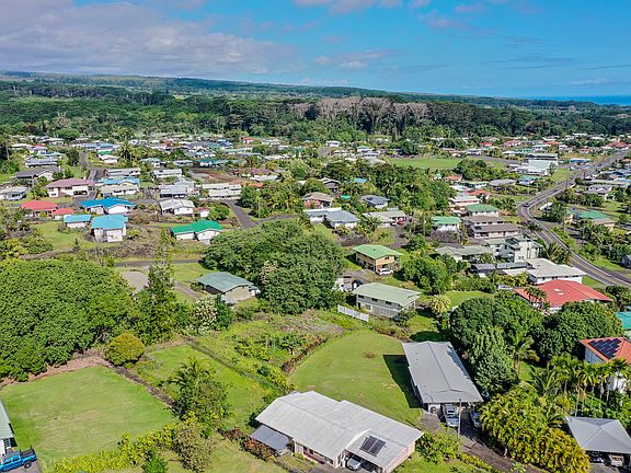 3rd image of 560 Kaumana Dr