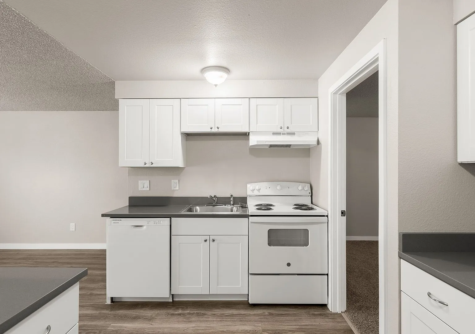 The Rim Crest Apartments — Photo 3