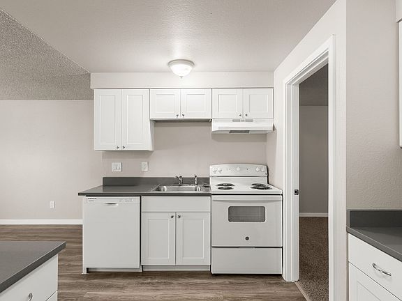 5th image of 17234 NE Halsey St APT 211