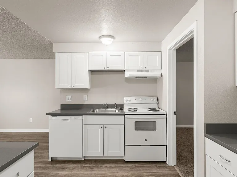 The Rim Crest Apartments — Photo 5