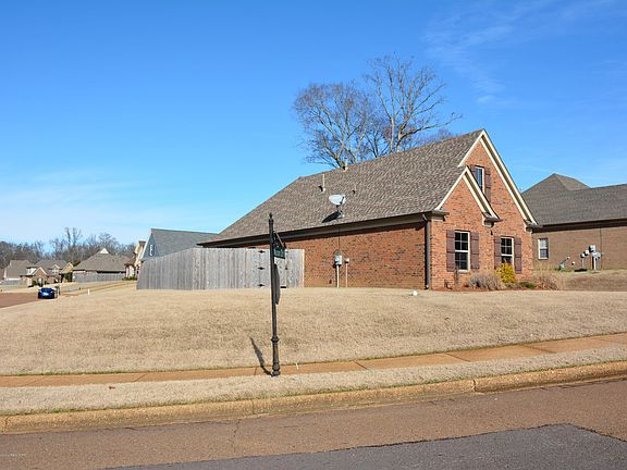 4th image of 1192 Heritage Dr S