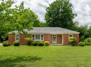 19 W Point Dr, Fayetteville, TN 37334