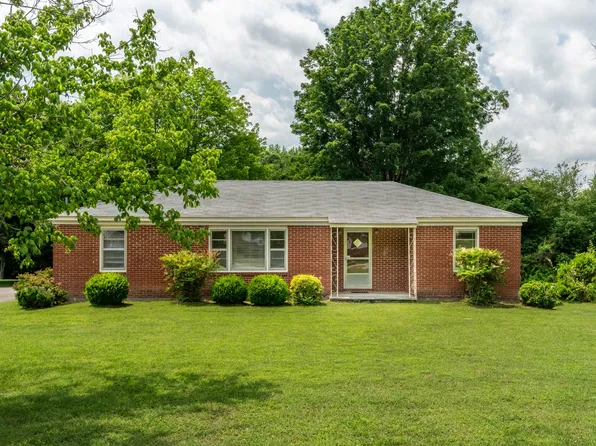 19 W Point Dr, Fayetteville, TN 37334