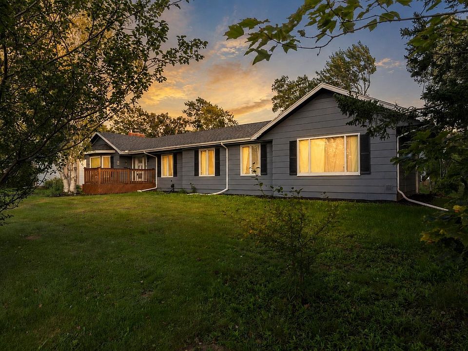 1st image of 24 Oak Dr