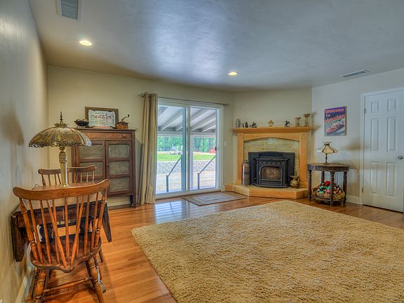 3rd image of 10946 Gautier Dr