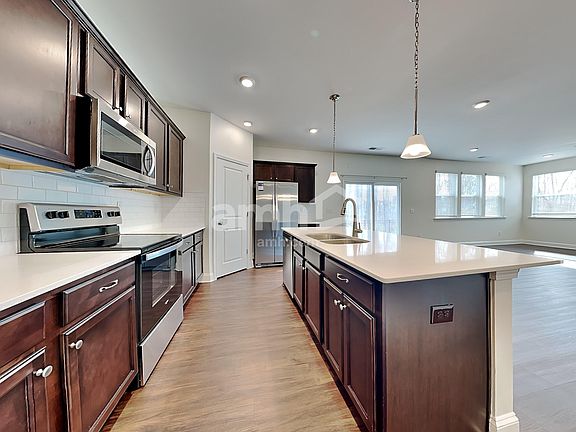 4th image of 7425 Garrett Ct