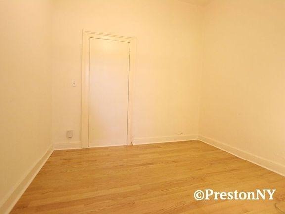 4th image of 160 Graham Ave APT 2