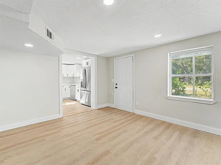 7708 Maryland Ave — Photo 14