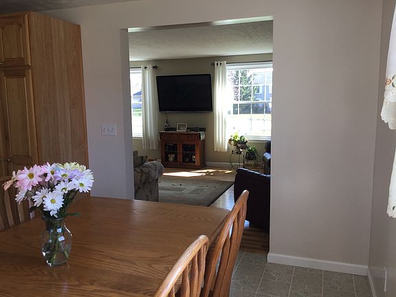 4th image of 951 Brookpoint Dr