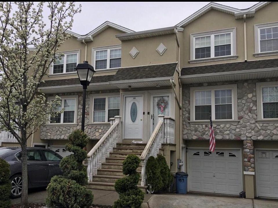1st image of 147 Dartmouth Loop #2