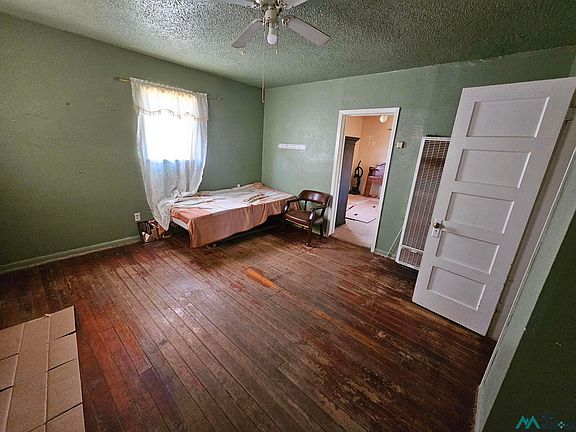 2nd image of 709 Cameo St