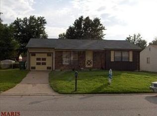 3211 Greenwich Ln, Saint Charles, MO 63301