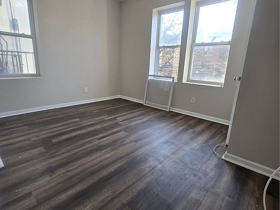 4th image of 278-279 Goldsmith Ave #Bb