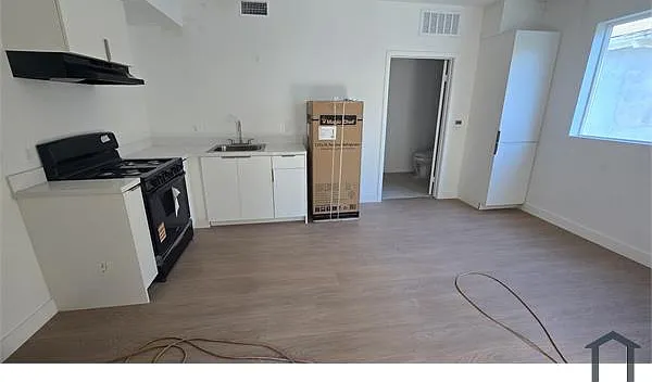 2 bed, 525 sqft, $2,887 — Photo 1