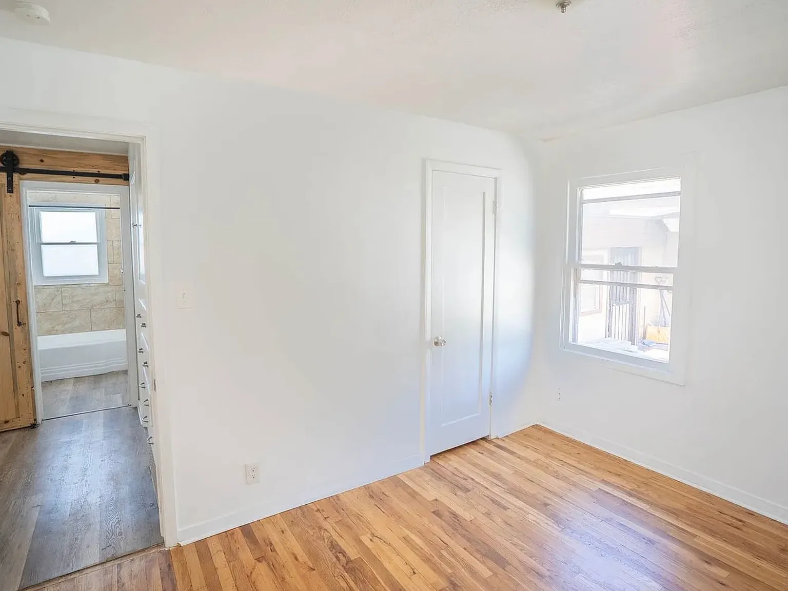5 bed, 1650 sqft, $2,100 — Photo 2