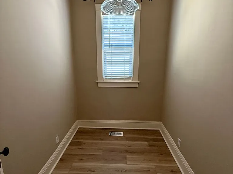 509 Walter St SE — Photo 8