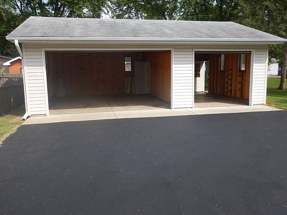 Oversized 3 car garage