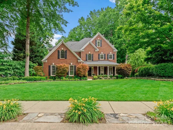 259 Fernbrook Dr, Mooresville, NC 28117